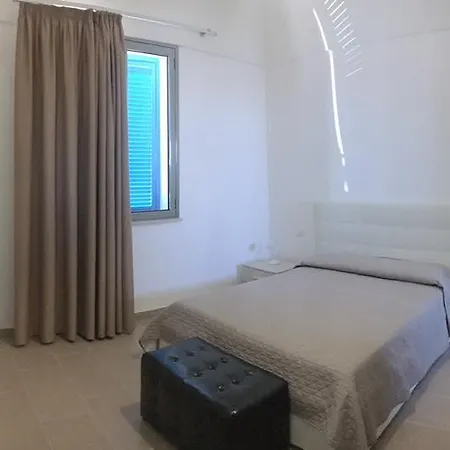 Couette-café Porto Gaio 3*